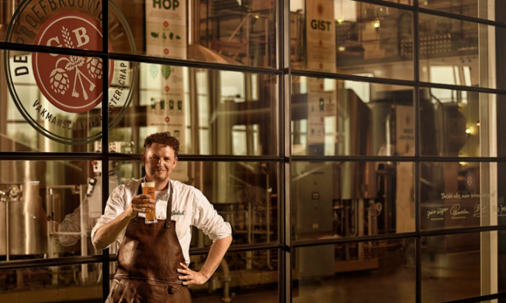 Grolsch brouwer Marc Janssen bij de proefbrouwerij